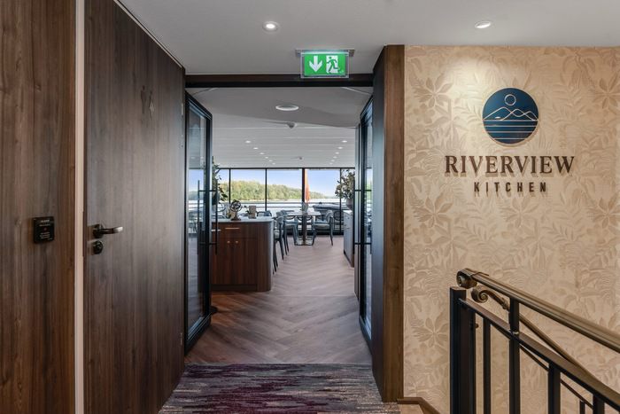 Restaurants, Bars & Cafés on MS Riviera Radiance